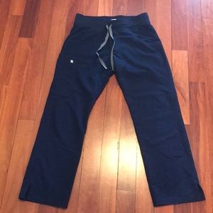 Figs Cargo Scrub Pants, Women’s size Small Petite, *Navy*